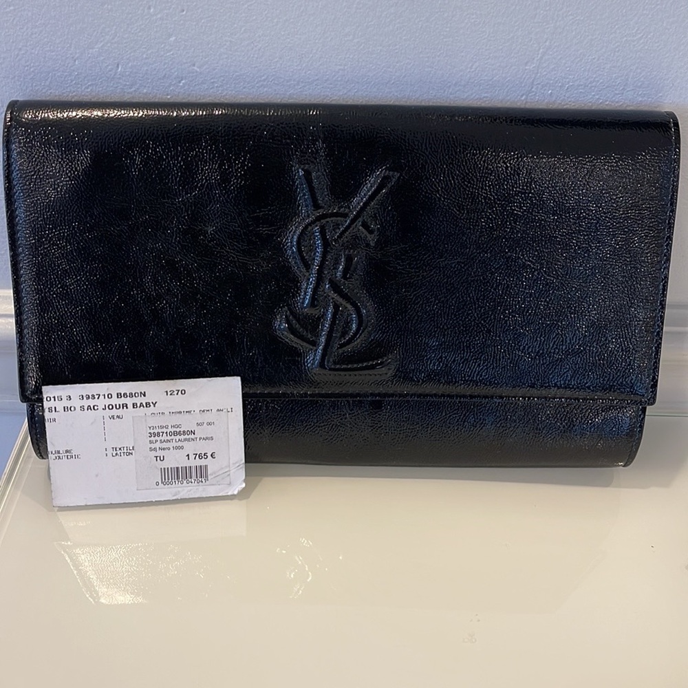 SAINT LAURENT
Textured Patent Calfskin Large - Picture 3 of 4
